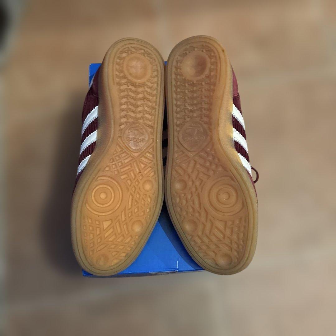 adidas バーガンディ コーデュロイスニーカー