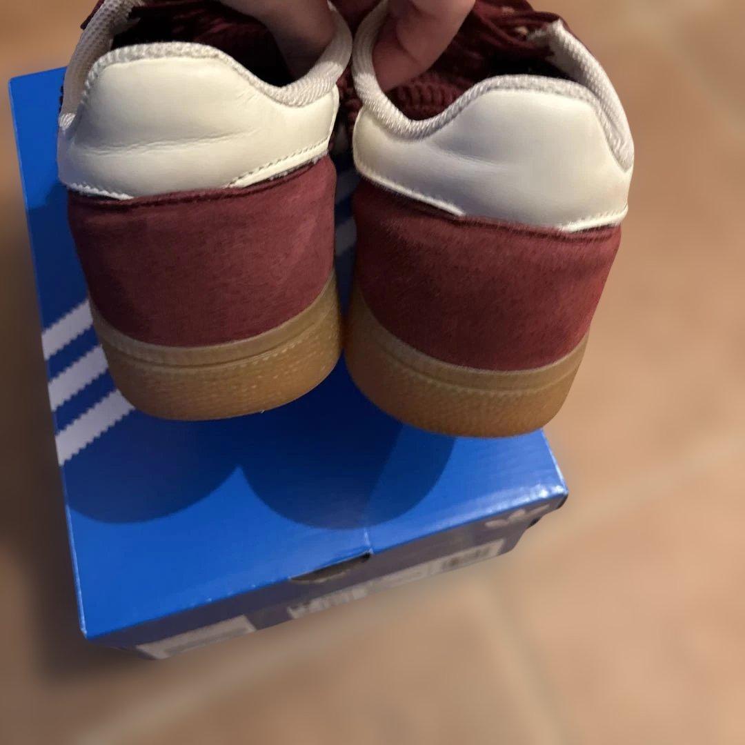 adidas バーガンディ コーデュロイスニーカー