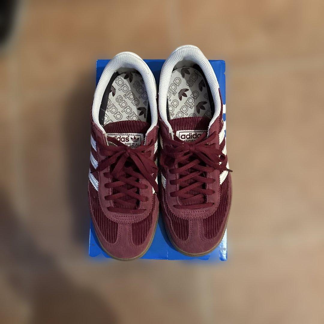 adidas バーガンディ コーデュロイスニーカー