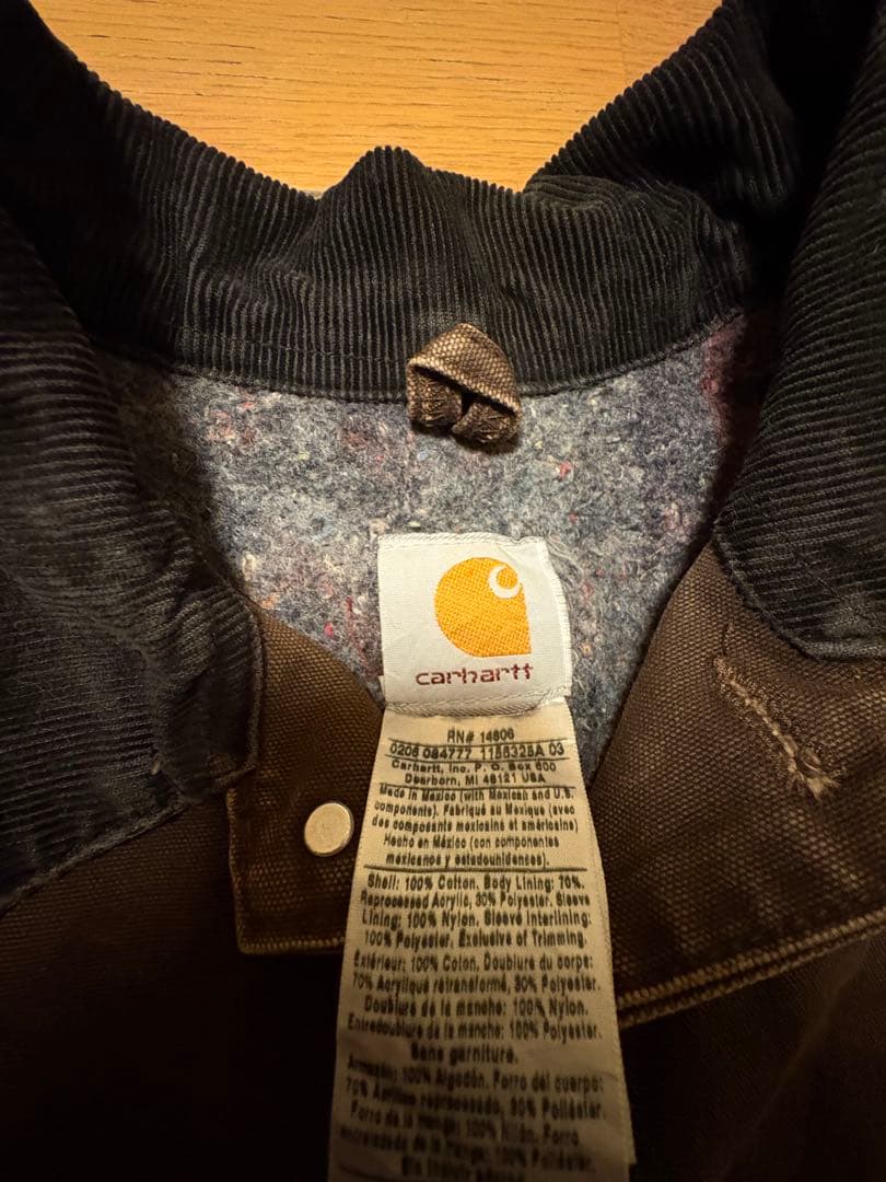 カーハート　襟コーディロイジャケット　ダークブラウンカーキ　ロゴ刺繍
