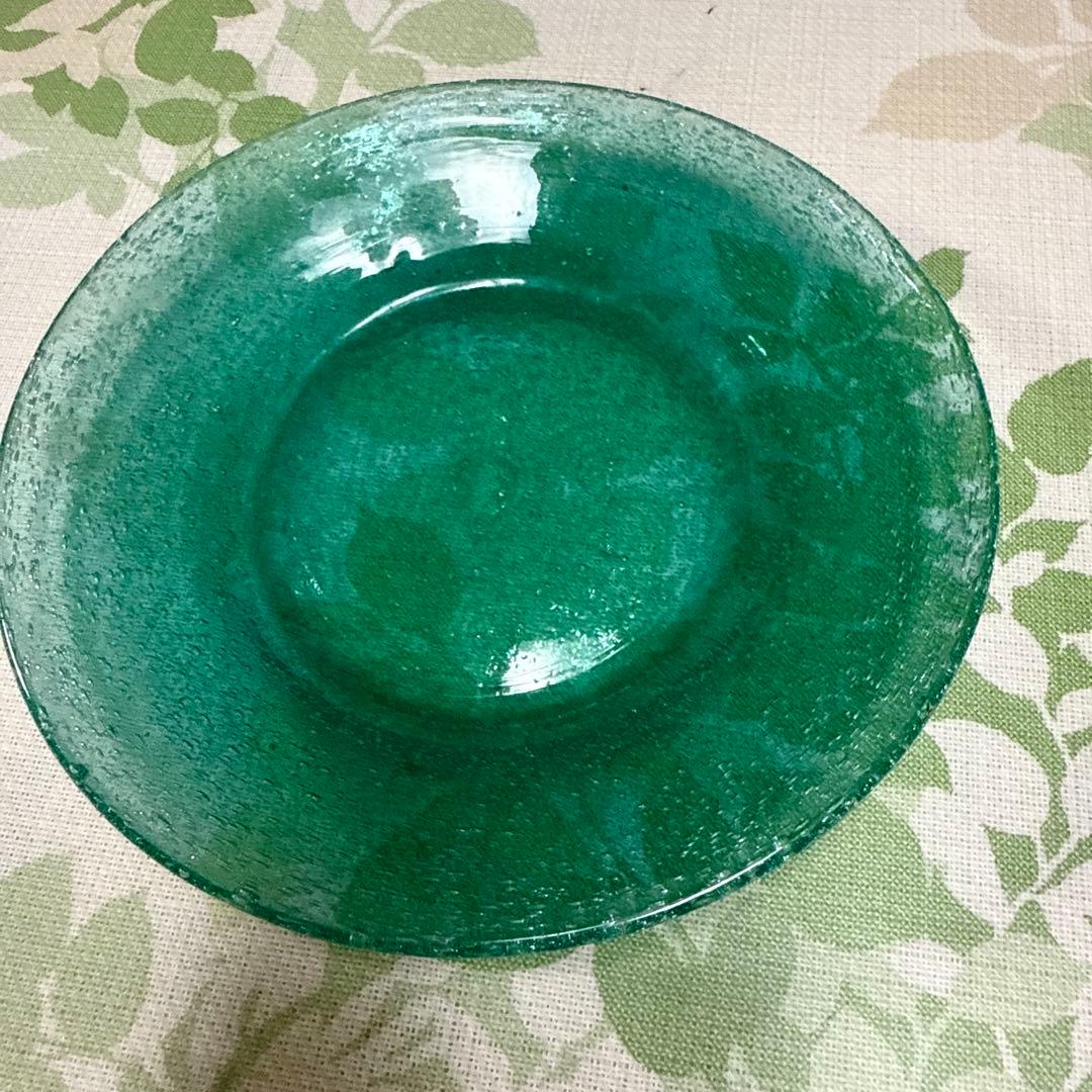 吹きガラス美しい鉢2個と一枚の皿