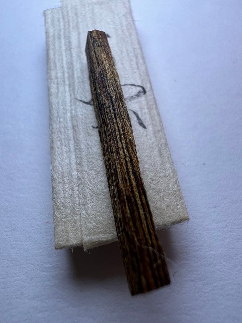 古渡命銘木 二百種名香の内 伽羅 銘 【白雲】0.195g苦甘　香木/沈香/伽羅