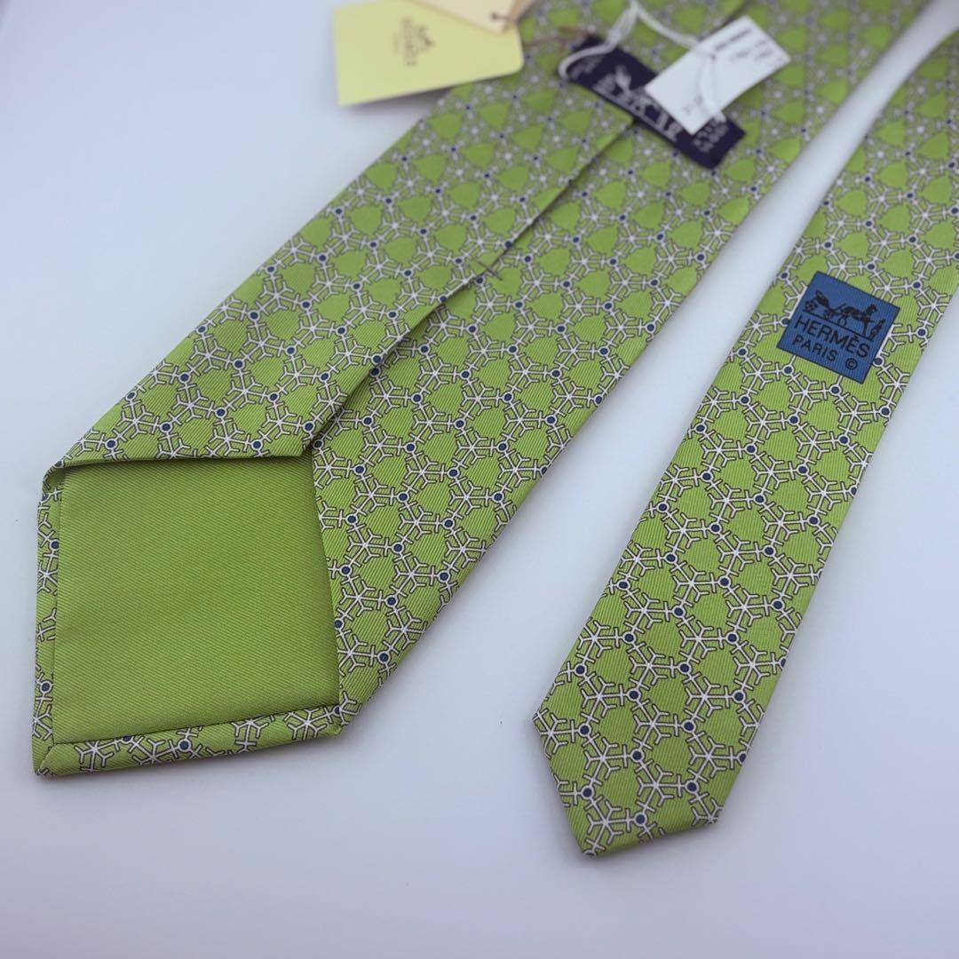 Hermesエルメスネクタイ新品タグ付　雪結晶　総柄