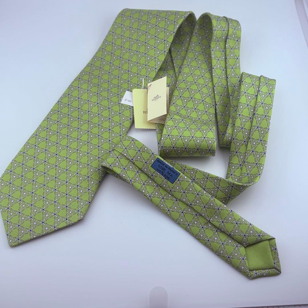 Hermesエルメスネクタイ新品タグ付　雪結晶　総柄