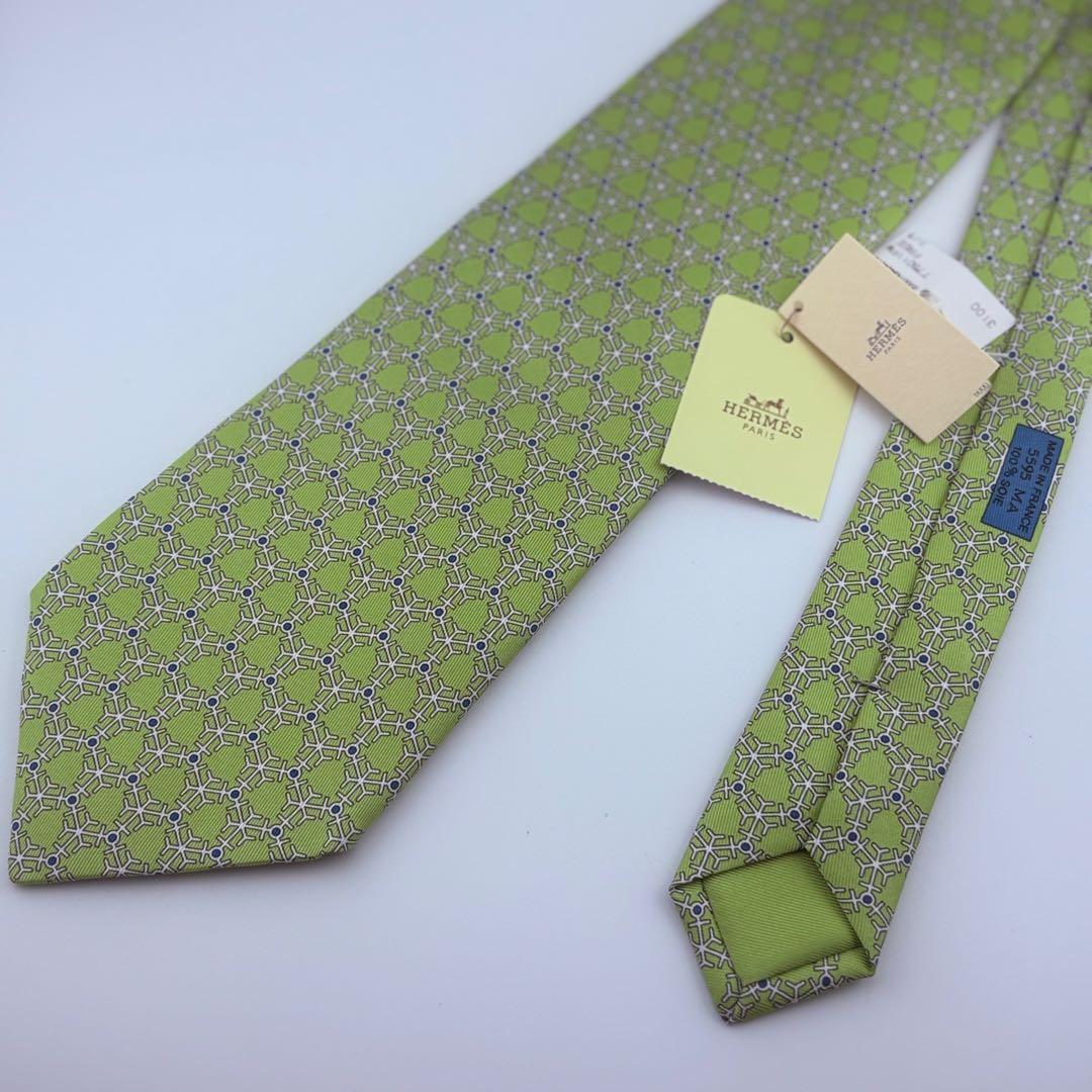 Hermesエルメスネクタイ新品タグ付　雪結晶　総柄