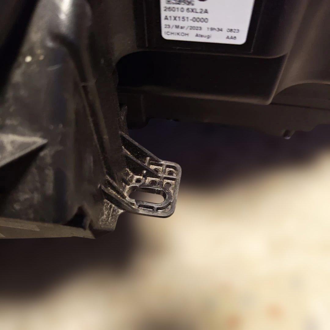 日産ノートオーラLEDヘットライト右