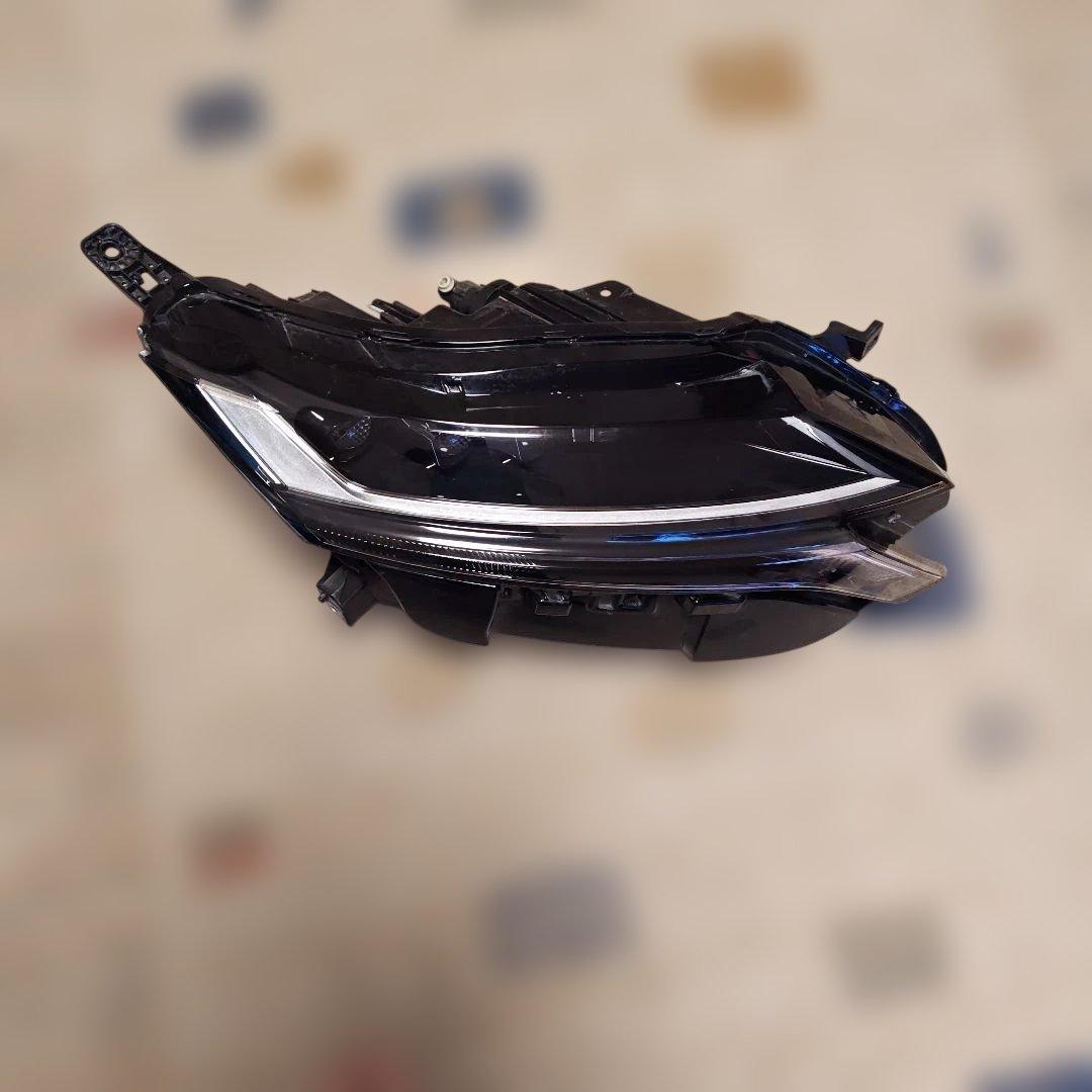 日産ノートオーラLEDヘットライト右