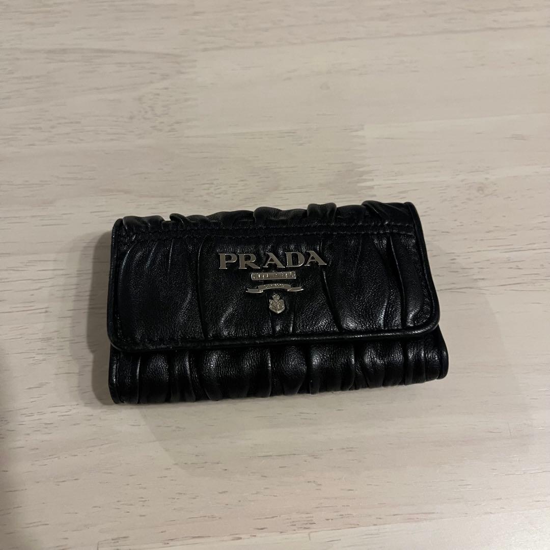PRADA ブラック レザー キーケース