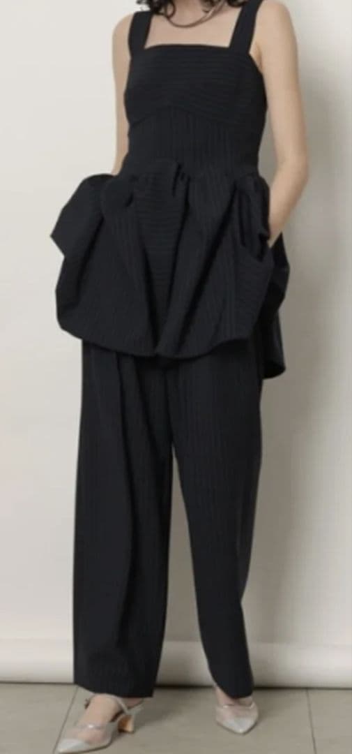 5日までお値下げ CADUNE 神崎 恵さんコラボ　ボリュームペプラムトップス