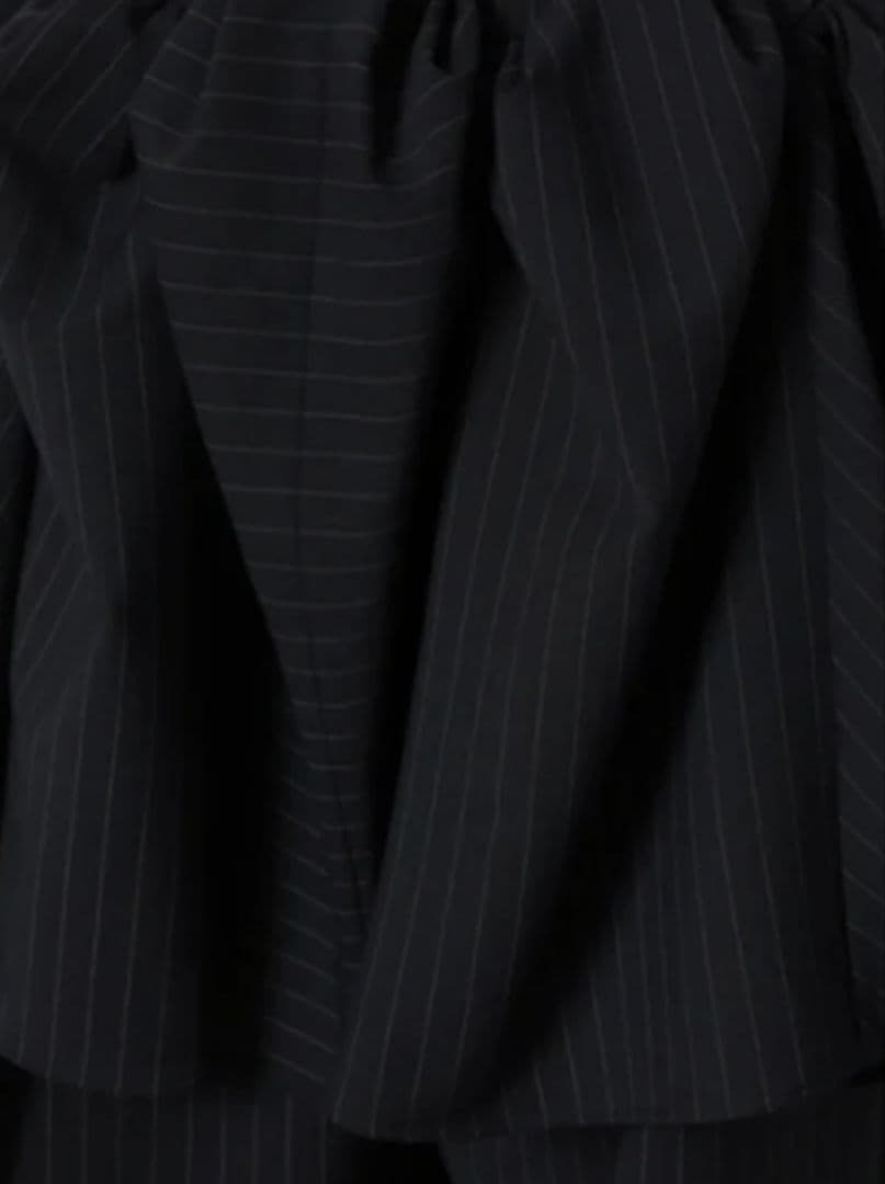 5日までお値下げ CADUNE 神崎 恵さんコラボ　ボリュームペプラムトップス