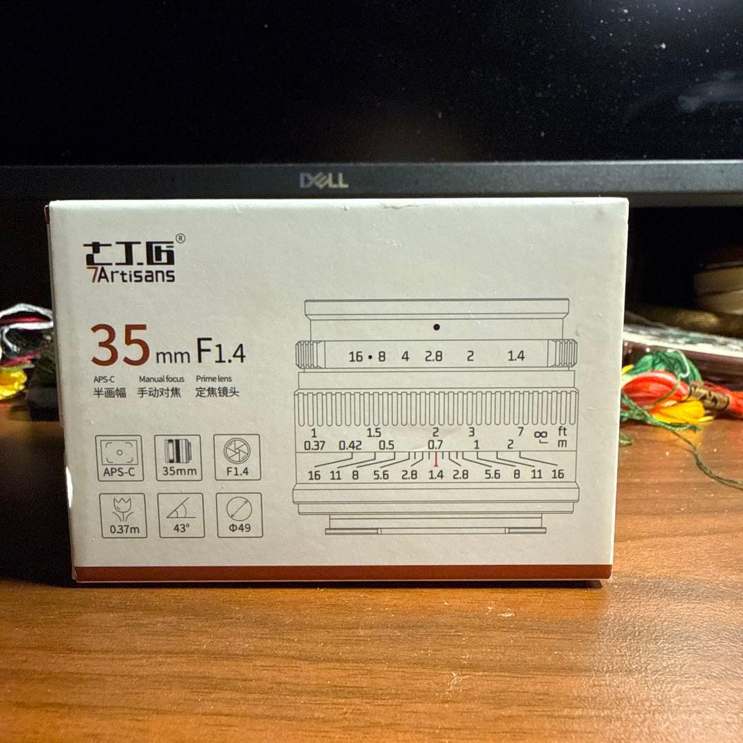 7Artisans APS-C 35mm F1.4 レンズ