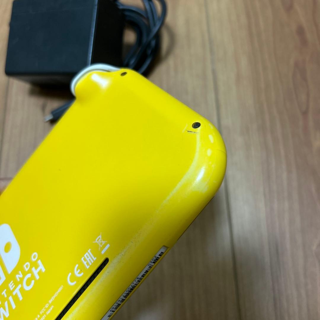 中古　Nintendo Switch Lite イエロー 充電器•収納ケース付き