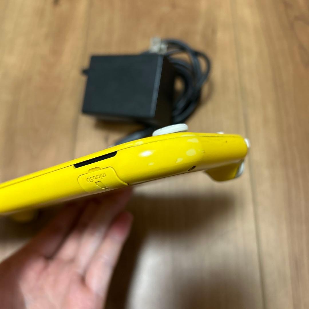 中古　Nintendo Switch Lite イエロー 充電器•収納ケース付き