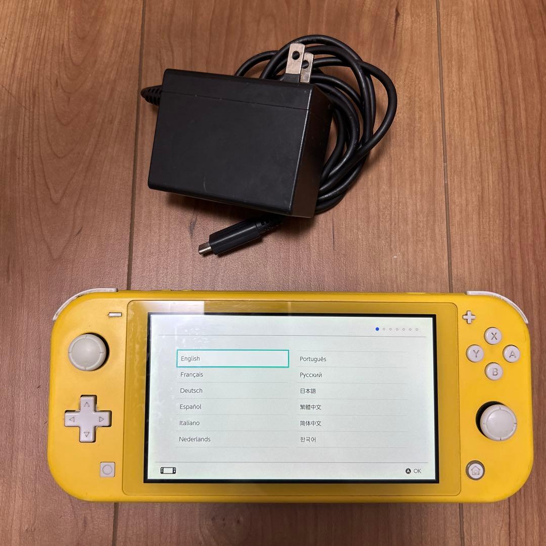 中古　Nintendo Switch Lite イエロー 充電器•収納ケース付き