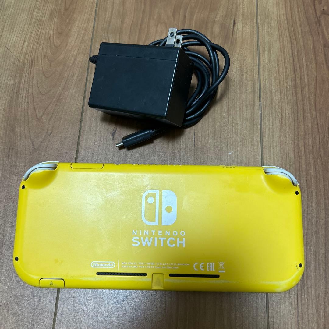 中古　Nintendo Switch Lite イエロー 充電器•収納ケース付き