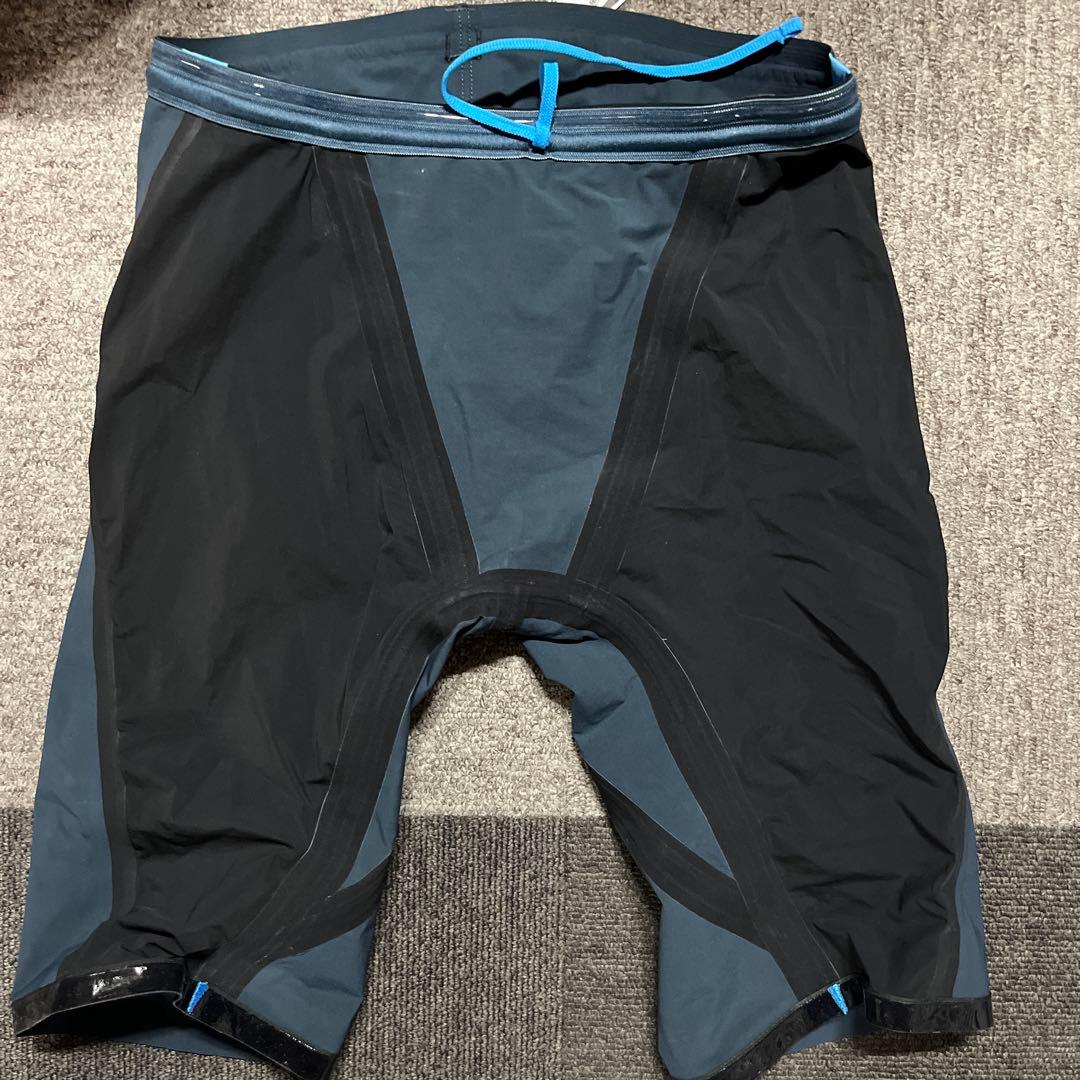 Kartoon 未使用arena 競泳用水着 Lサイズ ブラック/ブルー