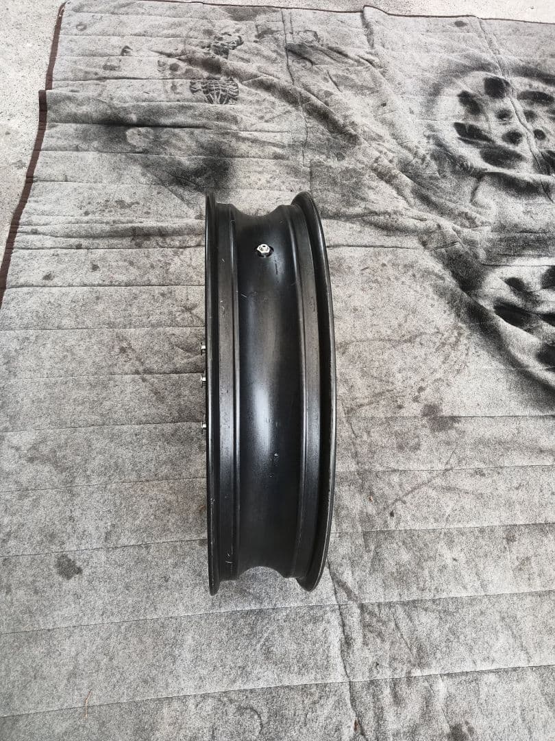 トライアンフ デイトナ675 純正 フロントホイール　17xMT3.5