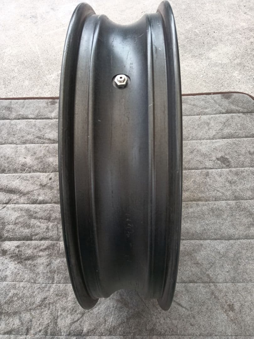 トライアンフ デイトナ675 純正 フロントホイール　17xMT3.5