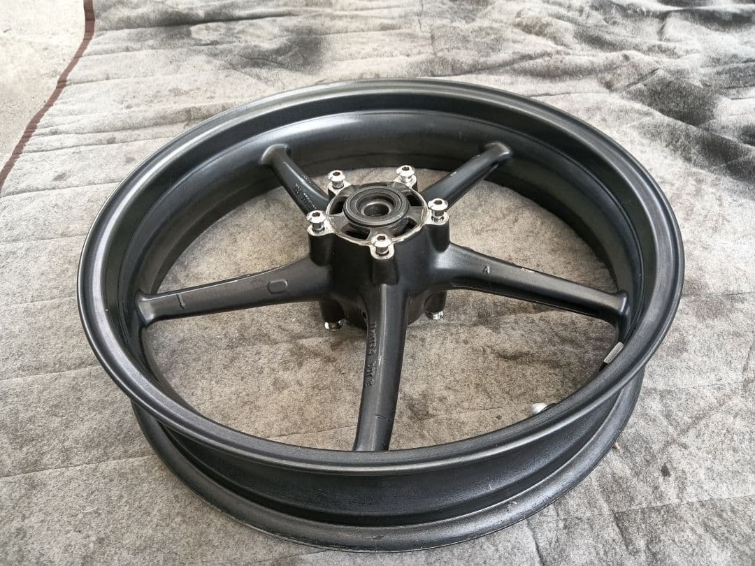 トライアンフ デイトナ675 純正 フロントホイール　17xMT3.5