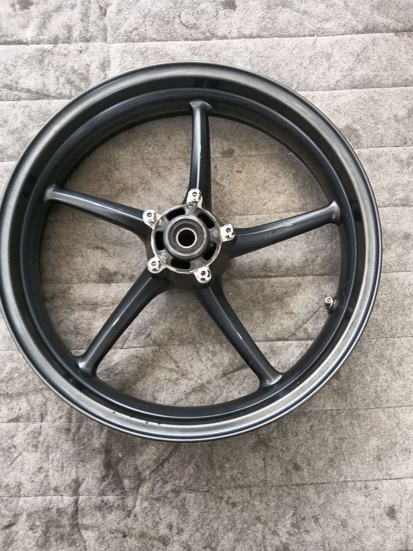 トライアンフ デイトナ675 純正 フロントホイール　17xMT3.5