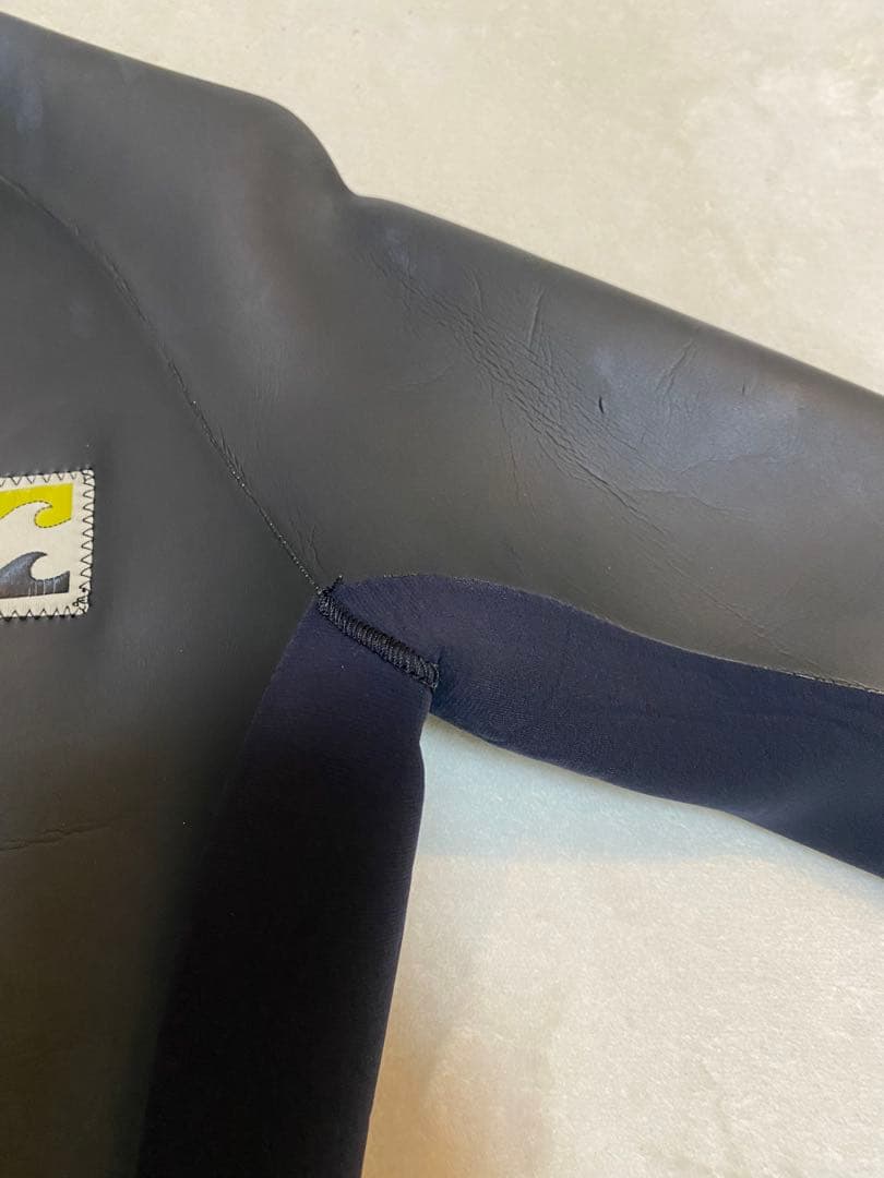 ビラボン長袖タッパー 黒赤　BILLABONG Lサイズ