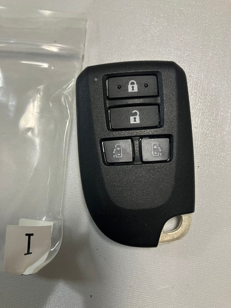新品未使用　200系　4ボタン　ハイエース　スマートキー