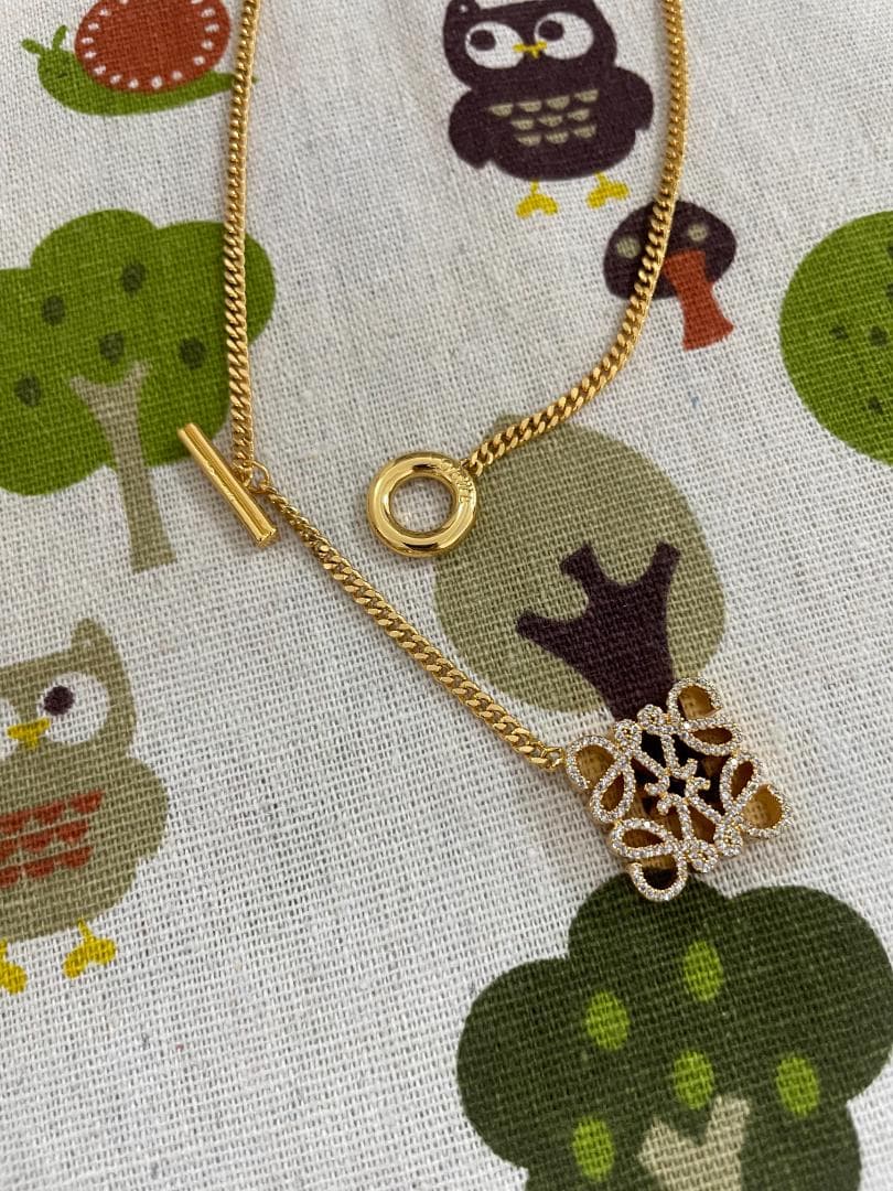 ゴールド/可愛い ロエベ ネックレス LOEWE ロゴ　クリスタル