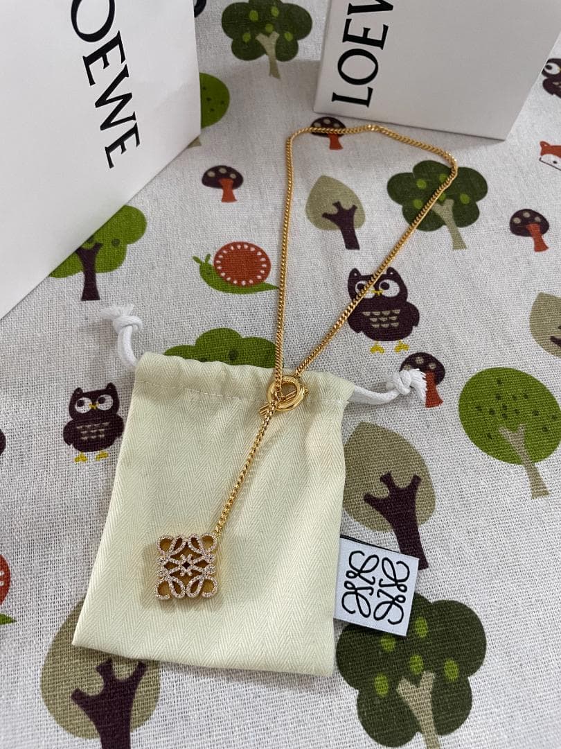 ゴールド/可愛い ロエベ ネックレス LOEWE ロゴ　クリスタル