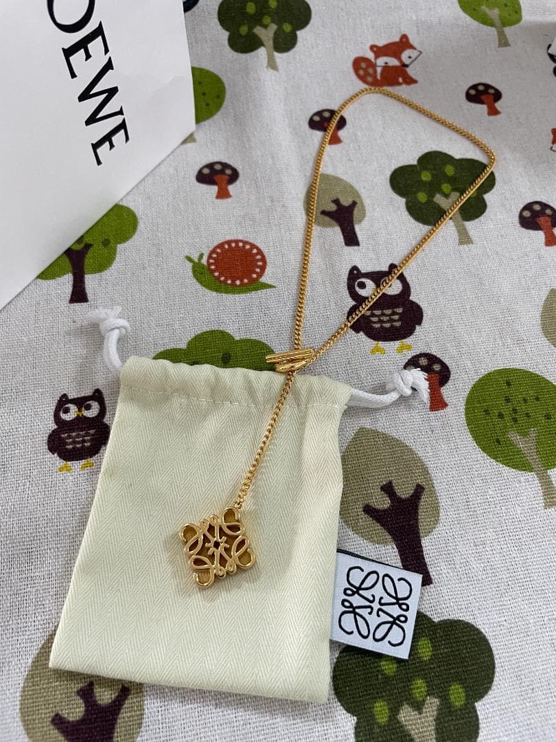 ゴールド/可愛い ロエベ ネックレス LOEWE ロゴ　クリスタル