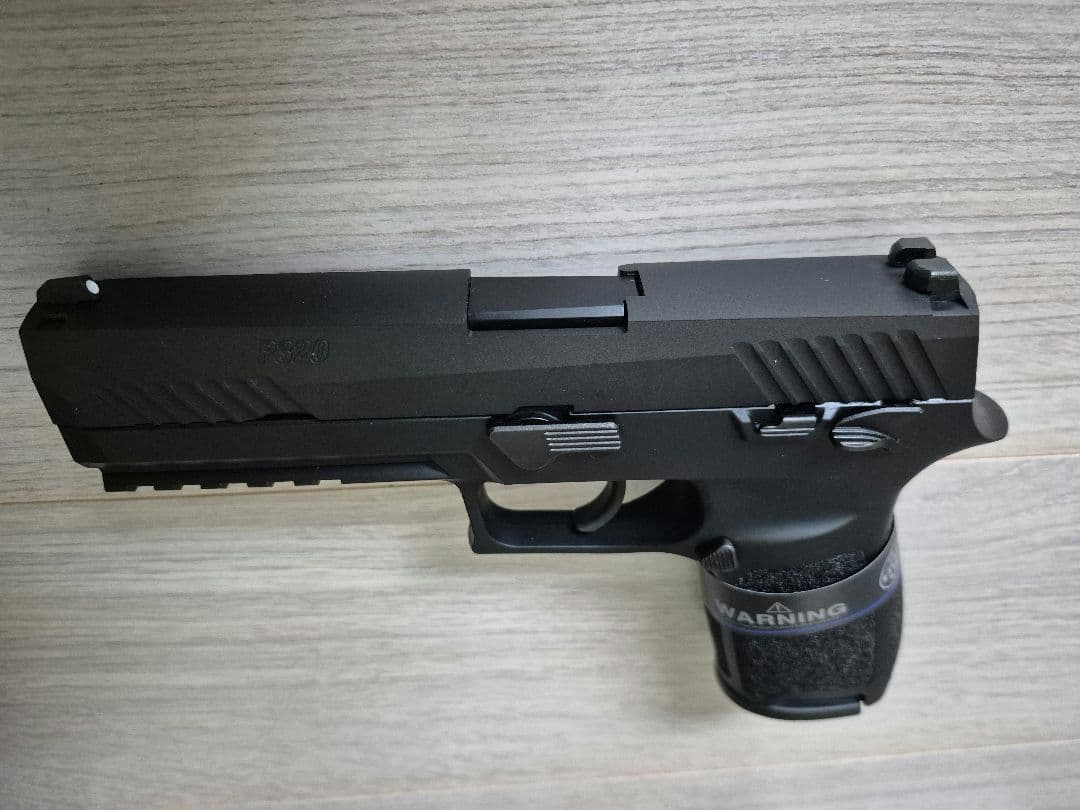 新品同様　東京マルイ P320フルサイズ ガスブローバック　スペアマガジン付