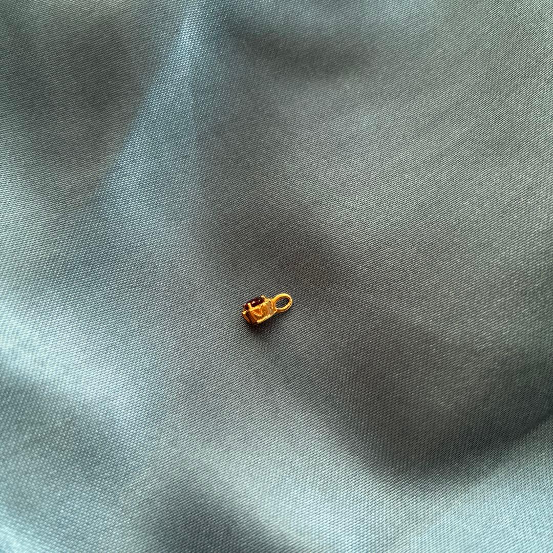 【定価の半額にしました】クアラントット18KYG ガーネット　ネックレスチャーム