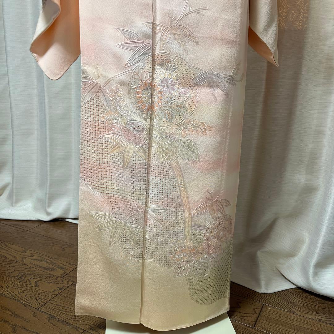 きれいなピンクオレンジの暈し 上質な蘇州刺繍の訪問着【翠山刺繍】