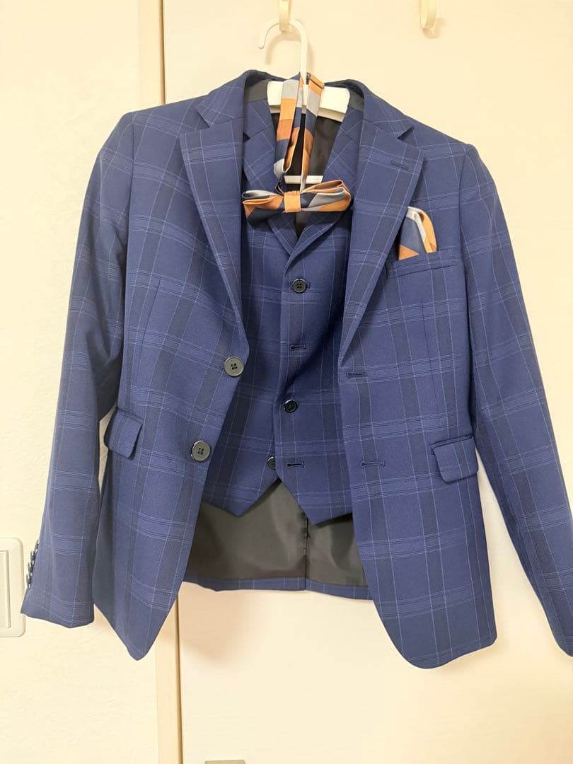 卒業式スーツ　男の子　150センチ　蝶ネクタイ付