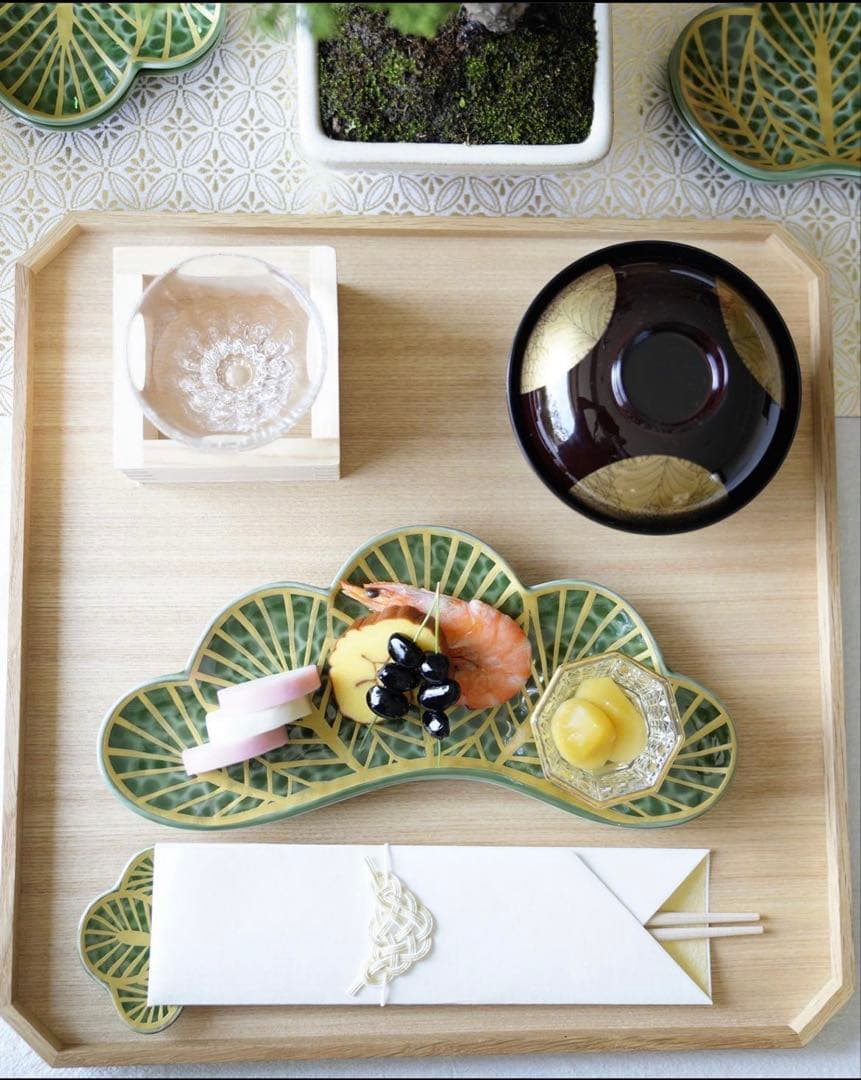 たんちゃんご依頼品　有田焼　幸楽窯　錦金松葉形前菜皿　茶緑金　4点セット