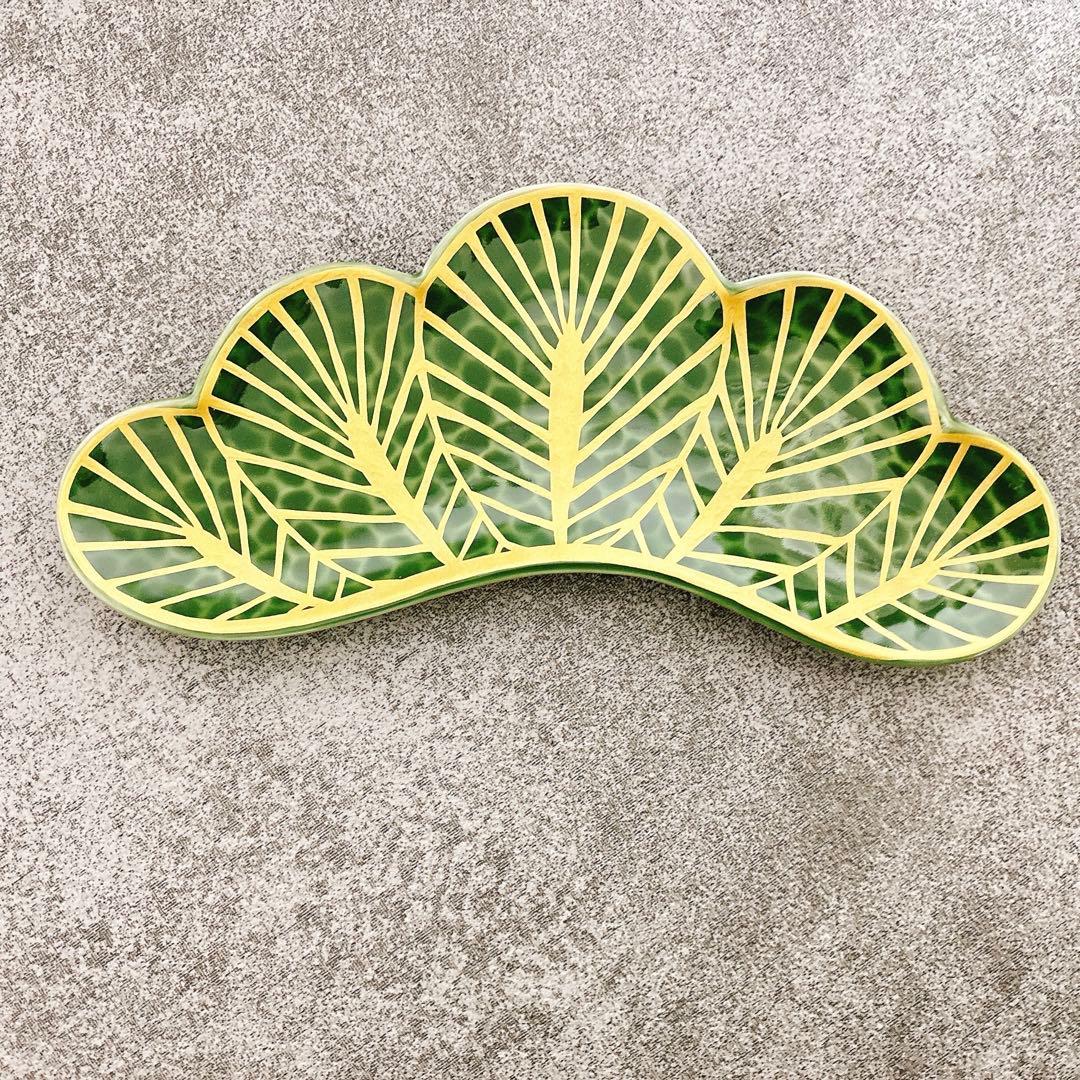 たんちゃんご依頼品　有田焼　幸楽窯　錦金松葉形前菜皿　茶緑金　4点セット