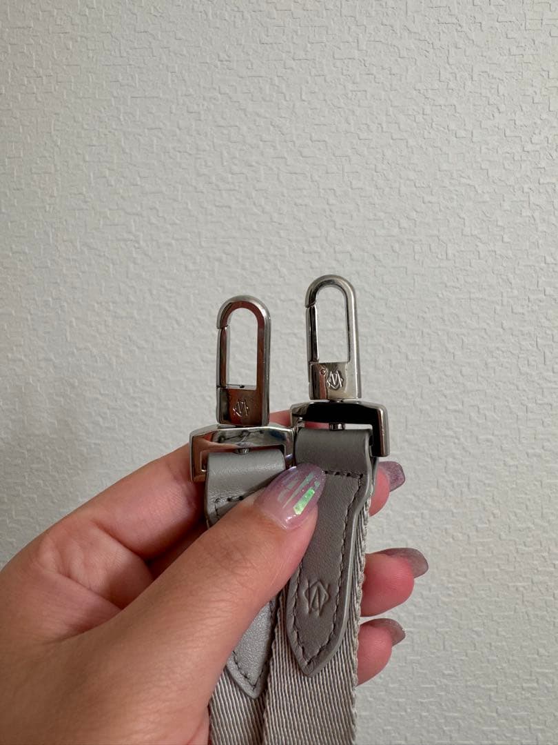 RIMOWA iPhone 15 Proケース　箱つきません/ストラップ付き