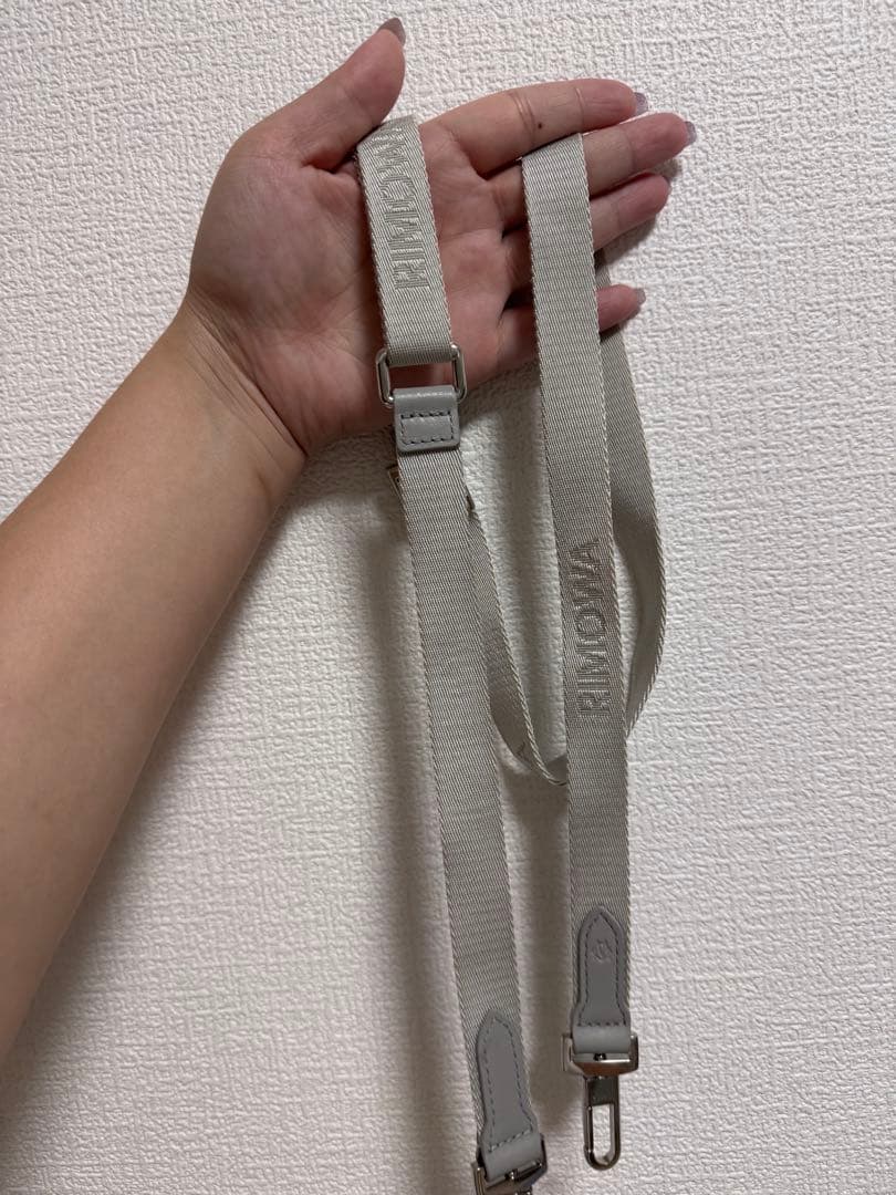 RIMOWA iPhone 15 Proケース　箱つきません/ストラップ付き