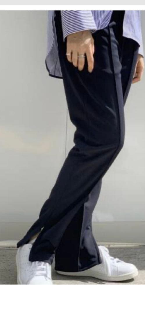 るみ（プロフお読みください） 様　AP STUDIO ネイビートラックパンツ