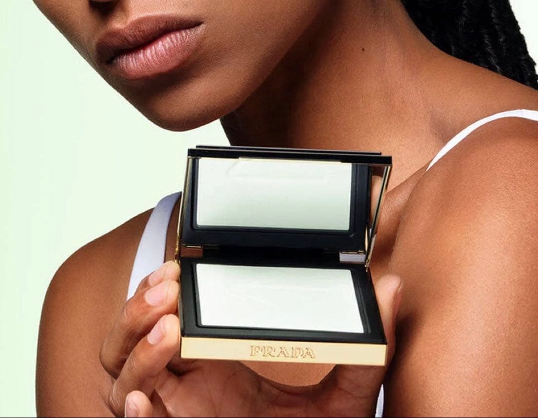 新品！プラダ　PRADA リセット　セッティングパウダー　00 ユニバーサル