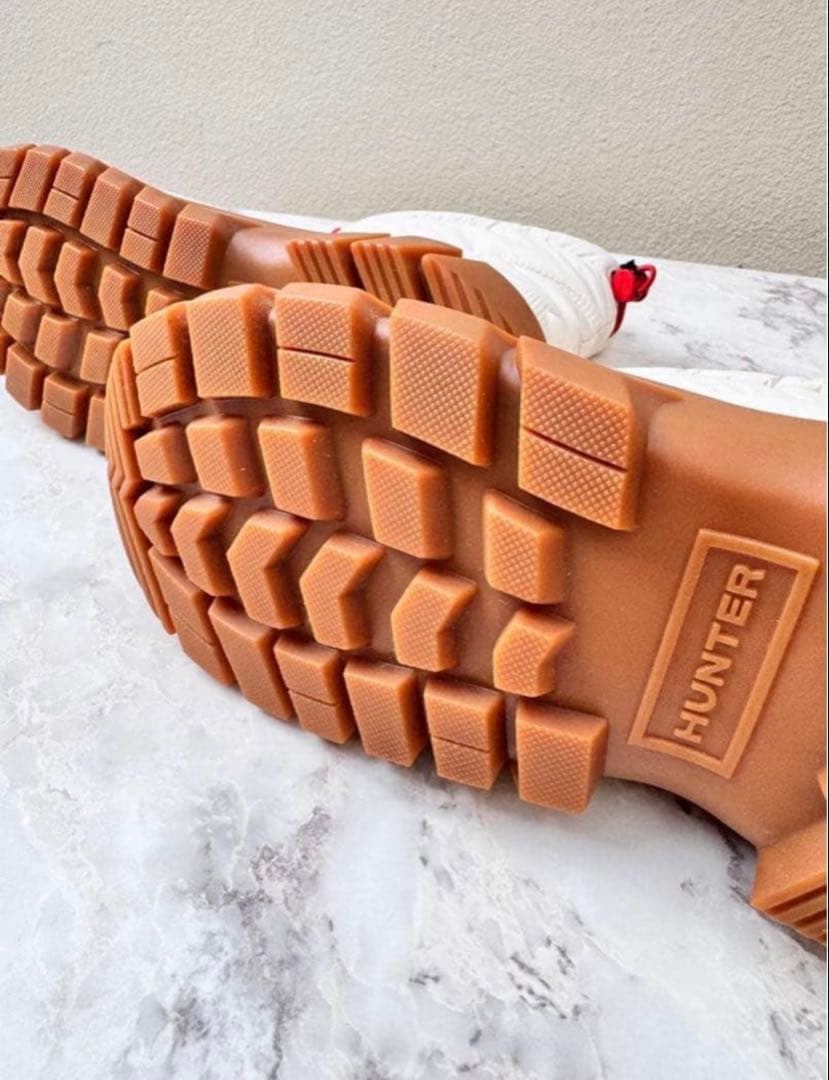 HUNTER スノーブーツ新品のタグ付き 24センチ