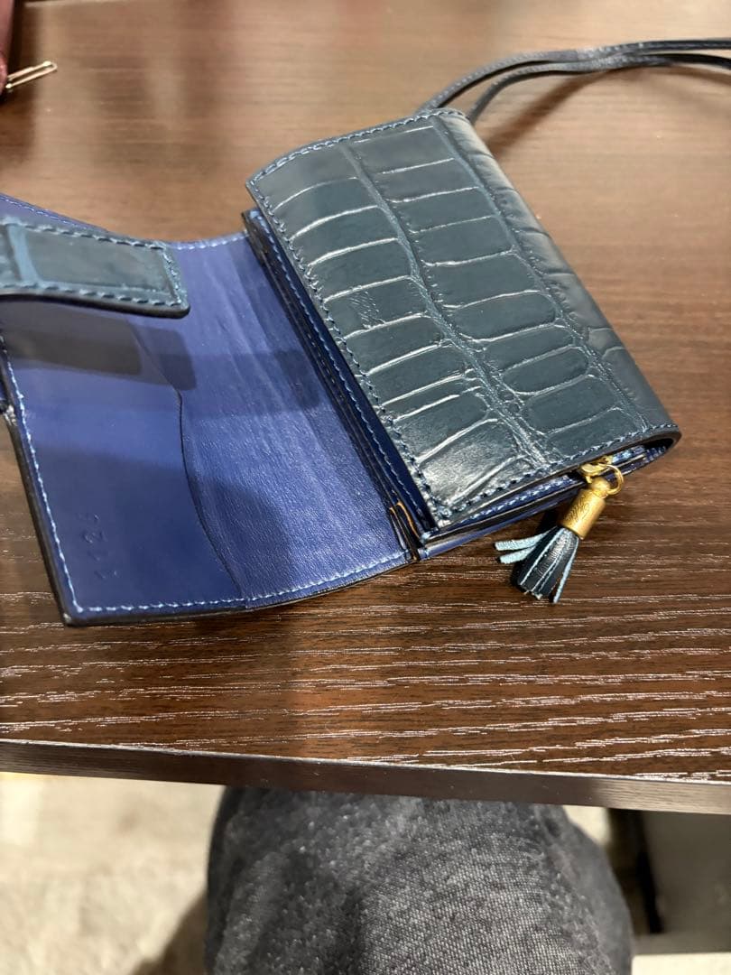 フェリージ　財布　三つ折り