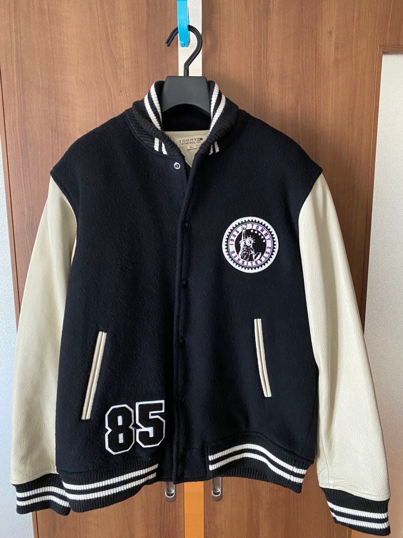 トミーヒルフィガー　スタジャン　ブラック/アイボリー　日本製