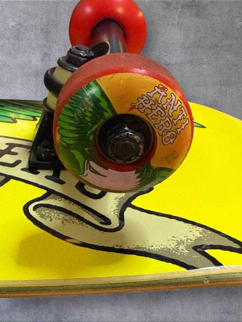 【美品】ANTIHERO スケートボード コンプリート スケボー アンチヒーロー