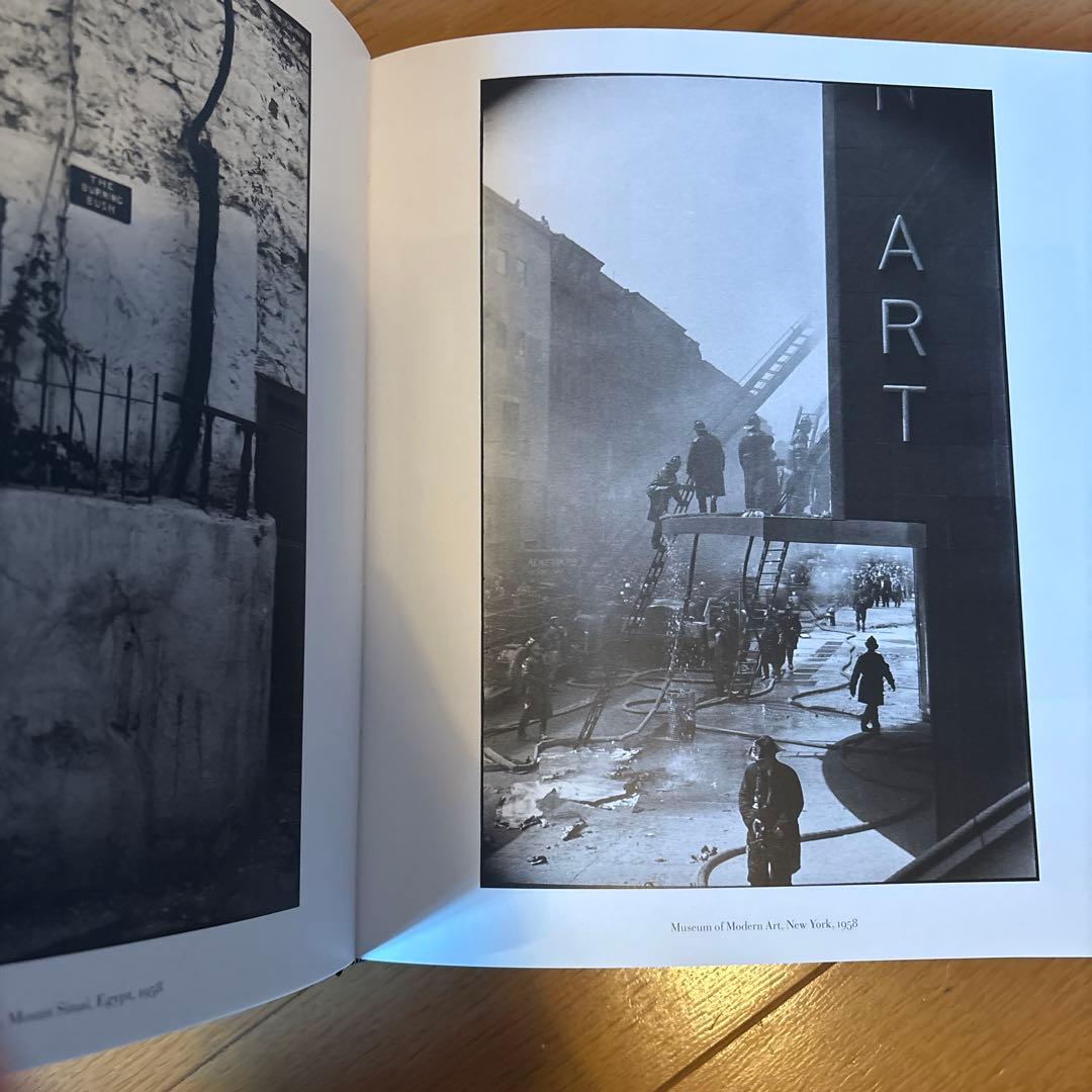 アート・デザイン・音楽 Elliott Erwitt: Museum Watching