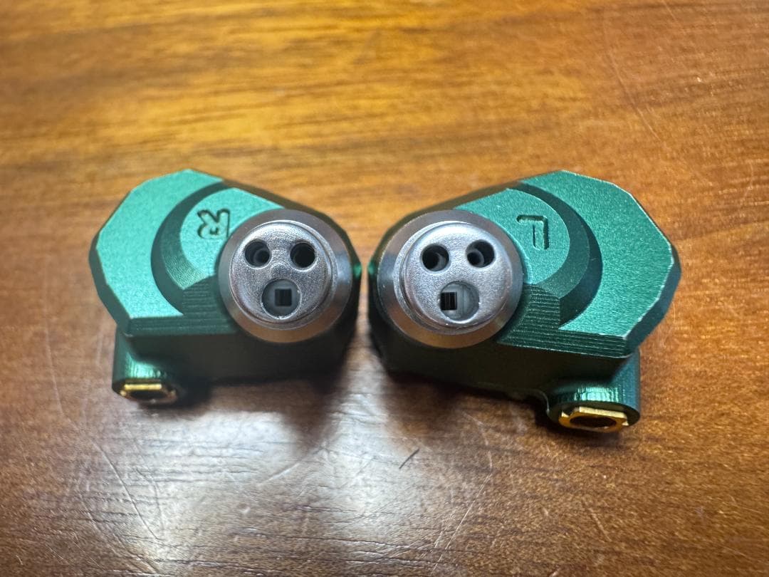 Campfire Audio Andromeda 初期モデル