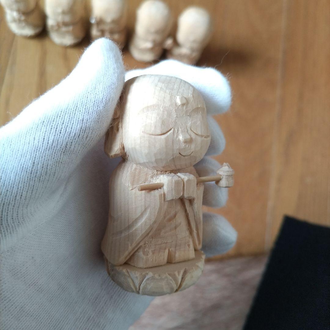 木彫りの小さな六地蔵