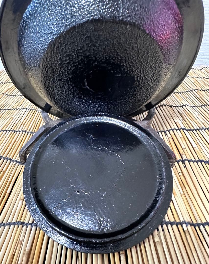 未使用品、供箱、付属品付　南部盛栄堂造　１８型万代屋アラレ　南部鉄瓶　南部鉄器