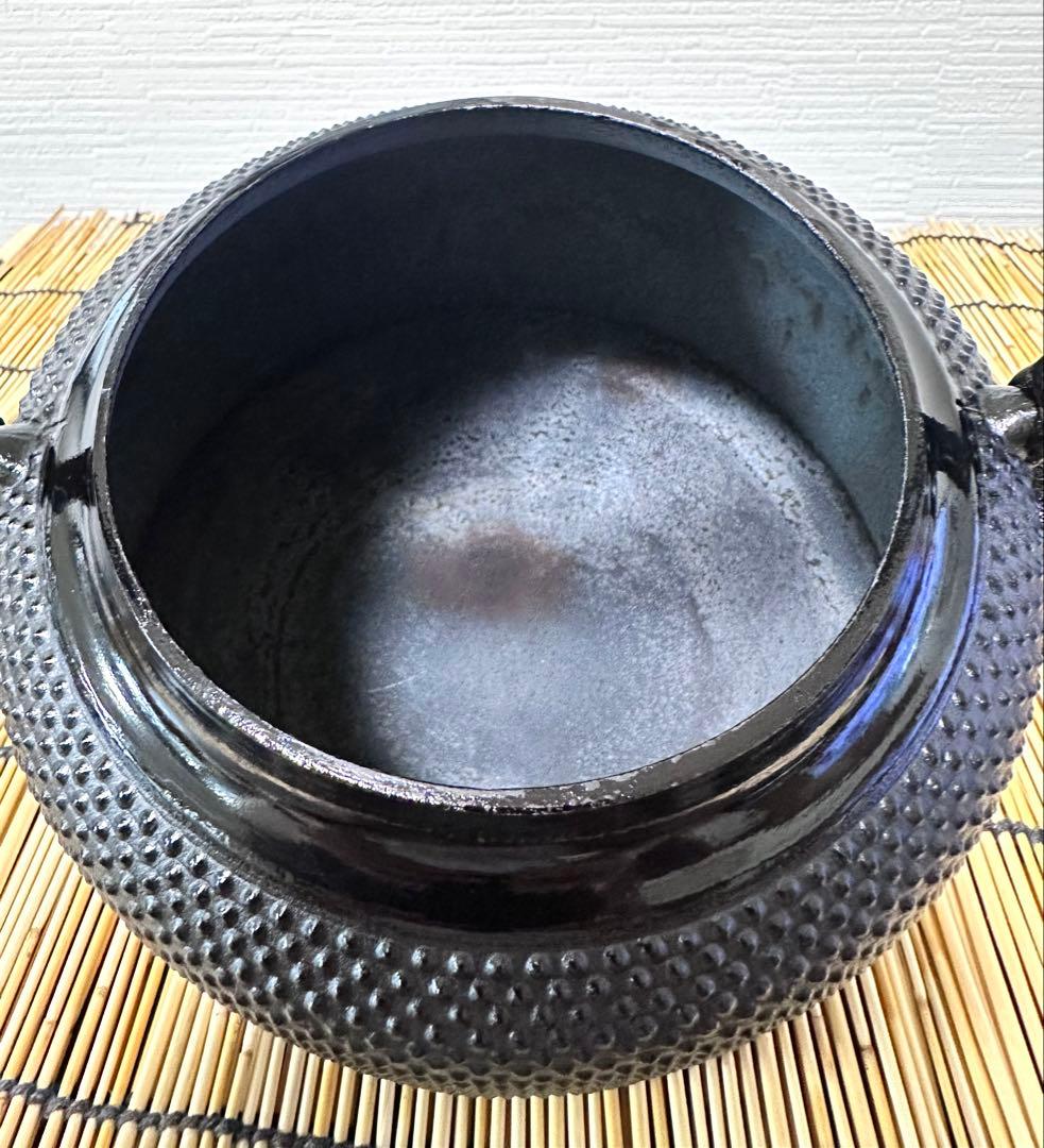 未使用品、供箱、付属品付　南部盛栄堂造　１８型万代屋アラレ　南部鉄瓶　南部鉄器