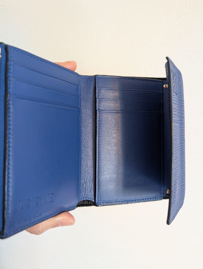 三つ折り財布　LOEWE