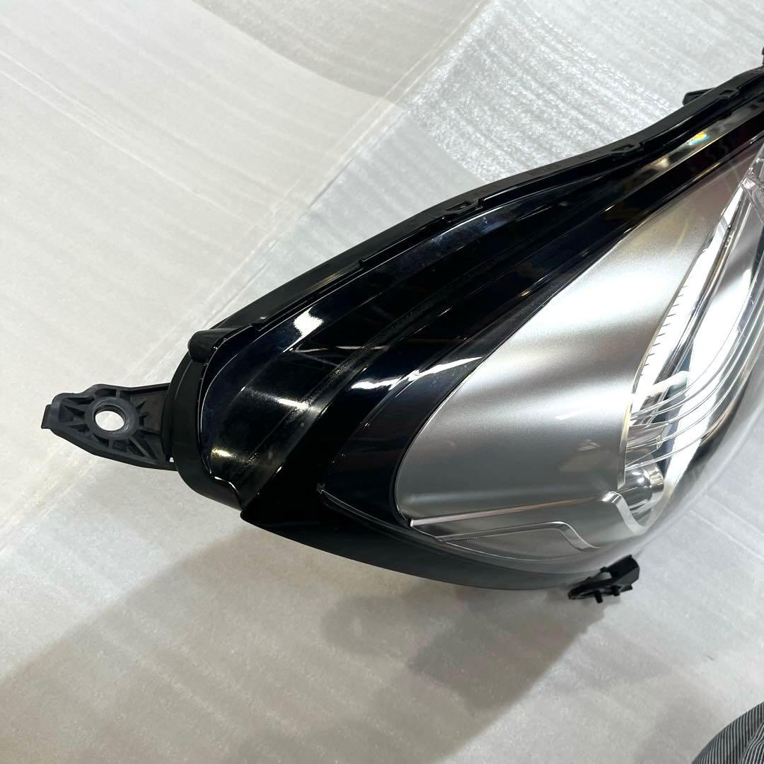 フィット 純正ヘッドライト右 GR1